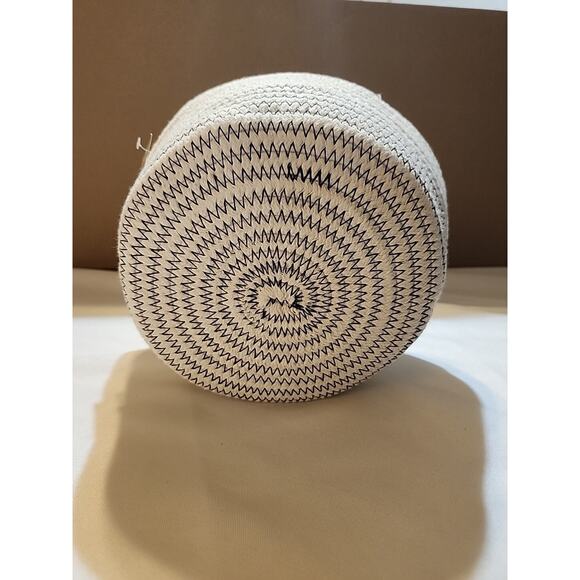 Hanging Rope Basket Off White 8" Diameter 5" Deep 18" Hanging Drop Indoor - Picture 5 of 6